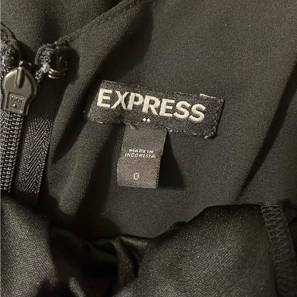 Express Romper - Picture 3 of 4